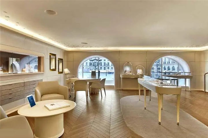 时间停滞的守护者：上海卡地亚手表维修的奇迹